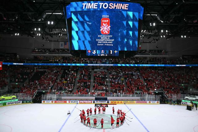 Switzerland's players celebrate after winning the IIHF Ice Hockey Men's World Championship quarter-final match between Switzerland and Sweden at the Swiss Life Arena in Zurich, on May 28, 2026. (Photo by SEBASTIEN BOZON / AFP)