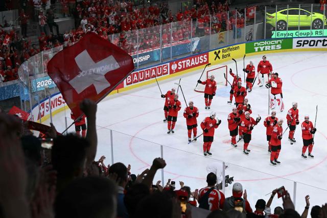 Switzerland's players and fans celebrate after winning the IIHF Ice Hockey Men's World Championship quarter-final match between Switzerland and Sweden at the Swiss Life Arena in Zurich, on May 28, 2026. (Photo by SEBASTIEN BOZON / AFP)
