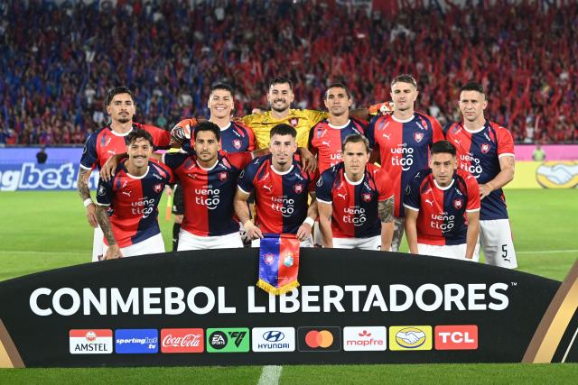 Cerro Porteno players pose for a team photo ahead of the Copa Libertadores group stage football match between Paraguay's Cerro Porteno and Peru's Sporting Cristal at La Nueva Olla stadium in Asuncion on May 28, 2026. (Photo by DANIEL DUARTE / AFP)