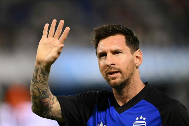 (FILES) Argentina's forward #10 Lionel Messi waves to supporters as he warms up ahead of a friendly football match between Argentina and Zambia at La Bombonera stadium in Buenos Aires on March 31, 2026. Lionel Messi will captain Argentina at the World Cup, national head coach Lionel Scaloni announced on May 28, 2026, as he unveiled his 26-man squad. Messi, 38, heads the list on his sixth World Cup appearance, which notably omits Real Madrid's Franco Mastantuono. (Photo by Luis ROBAYO / AFP)