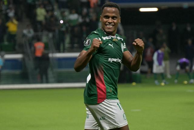 Palmeiras' Colombian midfielder #11 Jhon Arias celebrates after scoring his second goal during the Copa Libertadores group stage football match between Brazil's Palmeiras and Colombia's Junior at the Allianz Parque stadium in Sao Paulo, Brazil on May 28, 2026. (Photo by Nelson ALMEIDA / AFP)
