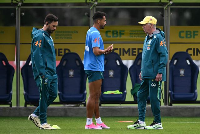 Brazil's Italian head coach Carlo Ancelotti (R) speaks with defender Danilo (C) next to assistant coach Davide Ancelotti during a training session at the Granja Comary training center in Teresopolis, Rio de Janeiro, Brazil, on May 29, 2026, ahead of the FIFA World Cup 2026. (Photo by Mauro PIMENTEL / AFP)