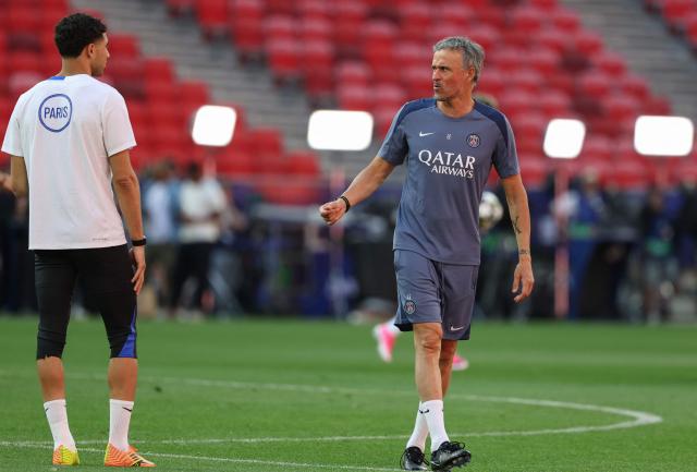 Paris Saint-Germain's Spanish headcoach Luis Enrique (R) oversees a MD-1 training session of his players including Paris Saint-Germain's Moroccan defender #02 Achraf Hakimi (L) on May 29, 2026, the eve of the UEFA Champions League final football match between Paris Saint-Germain (PSG) and Arsenal at the Puskas Arena in Budapest. Paris Saint-Germain (PSG) face Arsenal in the UEFA Champions League final football match on May 30, 2026 in Budapest. (Photo by FRANCK FIFE / AFP)