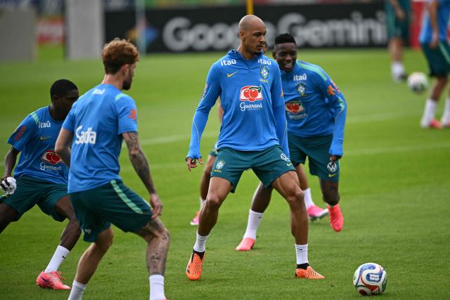 Brazil's midfielder Fabinho (C) and teammates take part in a training session at the Granja Comary training center in Teresopolis, Rio de Janeiro, Brazil, on May 29, 2026, ahead of the FIFA World Cup 2026. (Photo by Mauro PIMENTEL / AFP)