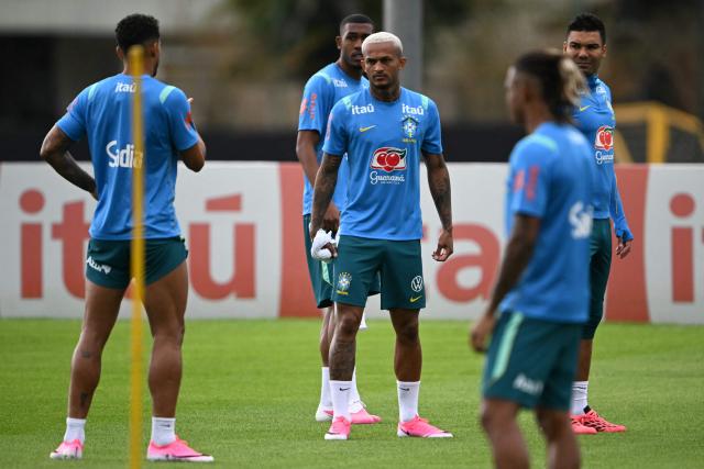 Brazil's defender Wesley (C) and teammates take part in a training session at the Granja Comary training center in Teresopolis, Rio de Janeiro, Brazil, on May 29, 2026, ahead of the FIFA World Cup 2026. (Photo by Mauro PIMENTEL / AFP)