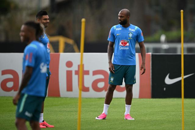 Brazil's forward Igor Thiago and midfielder Casemiro (L) take part in a training session at the Granja Comary training center in Teresopolis, Rio de Janeiro, Brazil, on May 29, 2026, ahead of the FIFA World Cup 2026. (Photo by Mauro PIMENTEL / AFP)