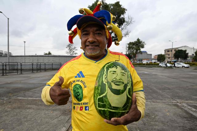 A fan of Colombia's national football team poses for a picture during a training session outside the Metropolitano de Techo stadium ahead of the 2026 FIFA World Cup in Bogota on May 29, 2026. (Photo by Luis ACOSTA / AFP)