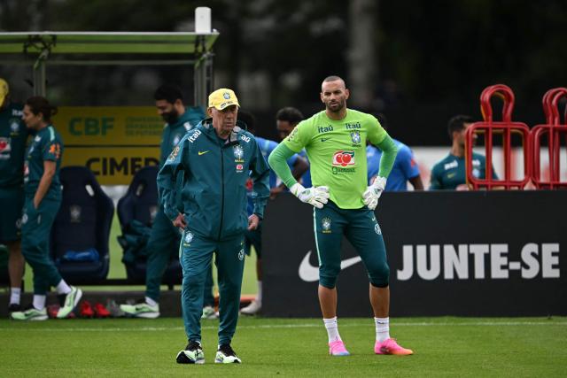 Brazil's Italian head coach Carlo Ancelotti (L) and goalkeeper Weverton take part in a training session at the Granja Comary training center in Teresopolis, Rio de Janeiro, Brazil, on May 29, 2026, ahead of the FIFA World Cup 2026. (Photo by Mauro PIMENTEL / AFP)