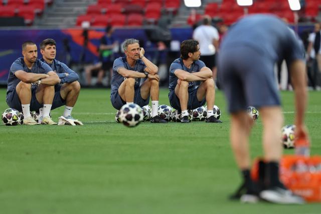 Paris Saint-Germain's Spanish headcoach Luis Enrique (C) and his coaching staff oversees a MD-1 training session of his players on May 29, 2026, the eve of the UEFA Champions League final football match between Paris Saint-Germain (PSG) and Arsenal at the Puskas Arena in Budapest. Paris Saint-Germain (PSG) face Arsenal in the UEFA Champions League final football match on May 30, 2026 in Budapest. (Photo by FRANCK FIFE / AFP)