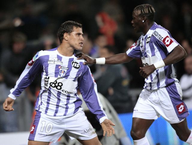 (FILES) Toulouse's French midfielder Bryan Bergougnoux (L) is congratulated by Toulouse's Guinean midfielder Fode Mansare after scoring during the French L1 football match between TFC and Stade Rennais at the Stadium in Toulouse, south-western France on November 25, 2006. Bergougnoux, who also played for TFC and Lyon - where he won three French league titles - died  in Toulouse on May 29, 2026 at age 43, according to a source close to the player. (Photo by PASCAL PAVANI / AFP)
