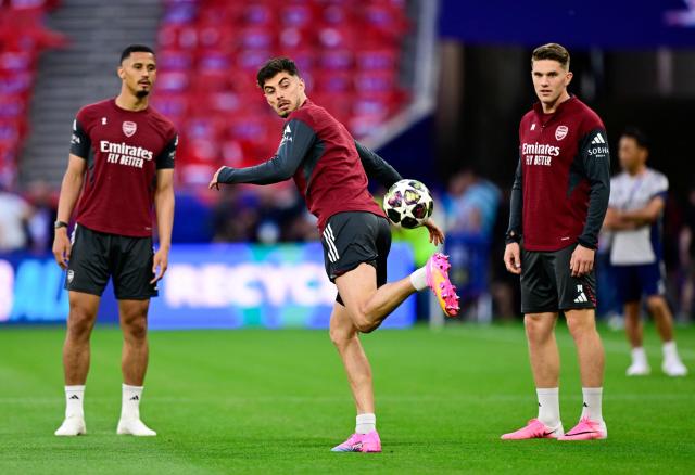 Arsenal's French defender #02 William Saliba (L) and Arsenal's Swedish striker #14 Viktor Gyokeres watch as Arsenal's German midfielder #29 Kai Havertz (C) warms up during a MD-1 training session of Arsenal FC at the Puskas Arena in Budapest on May 29, 2026, on the eve of the UEFA Champions League final football match between Paris Saint-Germain (PSG) and Arsenal FC. Paris Saint-Germain (PSG) face Arsenal in the UEFA Champions League final football match on May 30, 2026 in Budapest. (Photo by INA FASSBENDER / AFP)