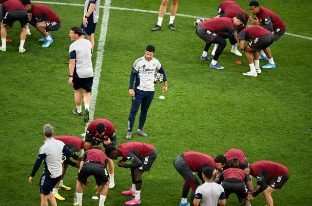 Arsenal's Spanish manager Mikel Arteta (C) oversees a MD-1 training session at the Puskas Arena in Budapest on May 29, 2026, on the eve of the UEFA Champions League final football match between Paris Saint-Germain (PSG) and Arsenal FC. Paris Saint-Germain (PSG) face Arsenal in the UEFA Champions League final football match on May 30, 2026 in Budapest. (Photo by NICOLAS TUCAT / AFP)