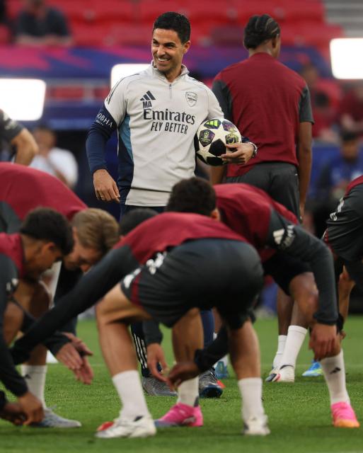 Arsenal's Spanish manager Mikel Arteta oversees his players during a MD-1 training session of Arsenal FC at the Puskas Arena in Budapest on May 29, 2026, on the eve of the UEFA Champions League final football match between Paris Saint-Germain (PSG) and Arsenal FC. Paris Saint-Germain (PSG) face Arsenal in the UEFA Champions League final football match on May 30, 2026 in Budapest. (Photo by Odd ANDERSEN / AFP)