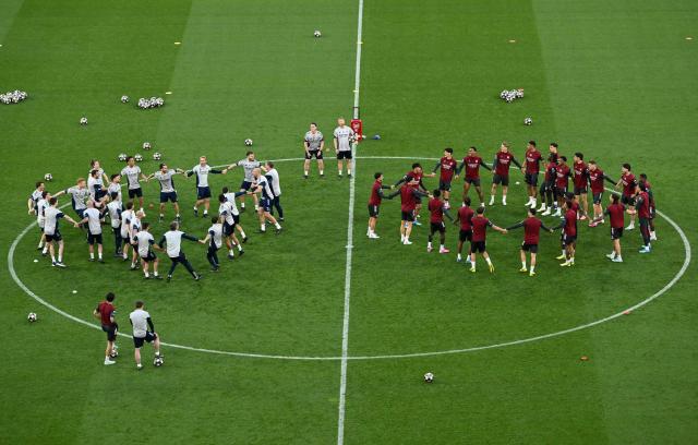 Arsenal's players form groups during a MD-1 training session at the Puskas Arena in Budapest on May 29, 2026, on the eve of the UEFA Champions League final football match between Paris Saint-Germain (PSG) and Arsenal FC. Paris Saint-Germain (PSG) face Arsenal in the UEFA Champions League final football match on May 30, 2026 in Budapest. (Photo by NICOLAS TUCAT / AFP)