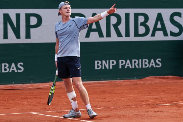 Netherlands' Jesper de Jong reacts after a point as he plays against Karen Khachanov during their men's singles match on day 6 of the French Open tennis tournament at the Roland-Garros Complex in Paris on May 29, 2026. (Photo by Anne-Christine POUJOULAT / AFP)