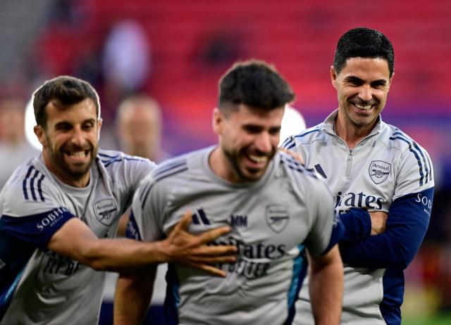 Arsenal's Spanish manager Mikel Arteta (R) reacts during a MD-1 training session of Arsenal FC at the Puskas Arena in Budapest on May 29, 2026, on the eve of the UEFA Champions League final football match between Paris Saint-Germain (PSG) and Arsenal FC. Paris Saint-Germain (PSG) face Arsenal in the UEFA Champions League final football match on May 30, 2026 in Budapest. (Photo by INA FASSBENDER / AFP)