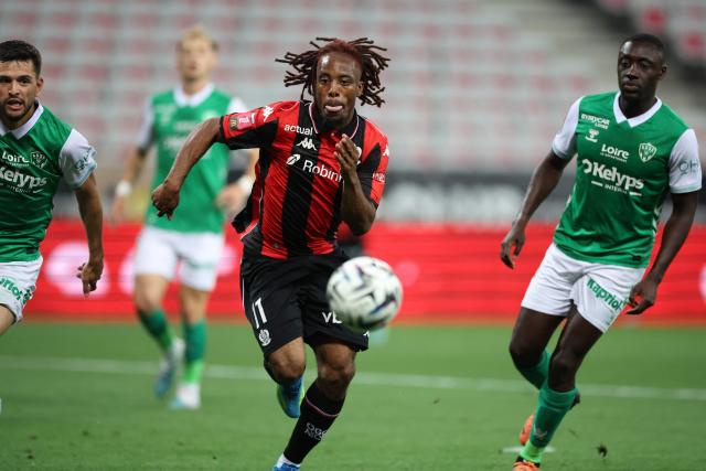Nice’s French forward #11 Elye Wahi (C) runs toward the ball during the L1-L2 playoff second-leg football match between first divison club OGC Nice and second division club AS Saint-Etienne at the Allianz Riviera Stadium in Nice, south-eastern France, on May 29, 2026. (Photo by Valery HACHE / AFP)