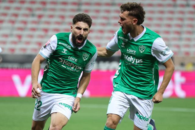 Saint-Etienne's Georgian midfielder #22 Zuriko Davitashvili (L) celebrates after scoring a penalty during the L1-L2 playoff second-leg football match between first divison club OGC Nice and second division club AS Saint-Etienne at the Allianz Riviera Stadium in Nice, south-eastern France, on May 29, 2026. (Photo by Valery HACHE / AFP)