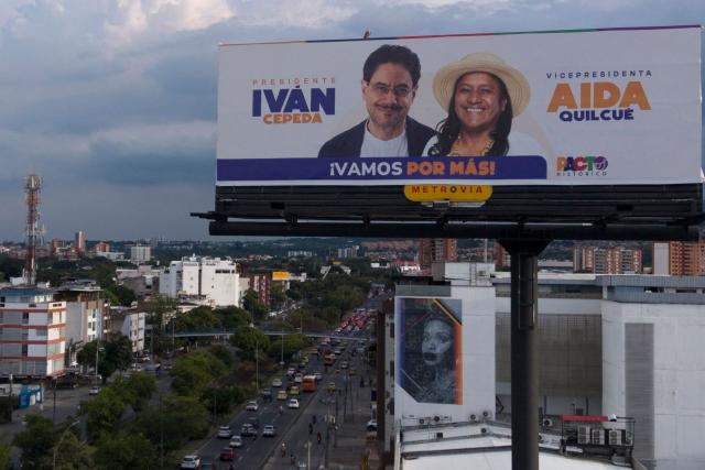 TAerial view of ad billboards inviting to vote for presidential canditate Ivan Cepeda from the Pacto Historico political party for the coming presidential election in Cali, on May 29, 2026.  Colombia will hold presidential elections on May 31, 2026. Colombians vote on May 31, 2026, in a presidential election overshadowed by a surge in violence, facing a stark choice between extending four years of leftist rule or shifting sharply right. (Photo by Joaquín SARMIENTO / AFP)