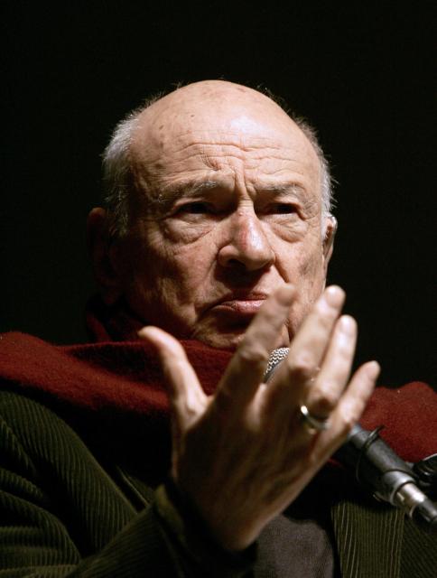 (FILES) French sociologist and philosopher Edgar Morin speaks during his conference 06 December, 2007 in Mexico City. Author of many books on topics as diverse as cinema, politics, ethics and philosophy, Morin is a Latin Americanist and has traveled extensively across the continent since the early 60's, studying its cultural richness and diversity .  AFP PHOTO/Ronaldo SCHEMIDT. The French sociologist and philosopher Edgar Morin, a major figure in France's intellectual life, died on May 29, 2026, at the age of 104, AFP learned from his wife on May 30, 2026. (Photo by Ronaldo SCHEMIDT / AFP)