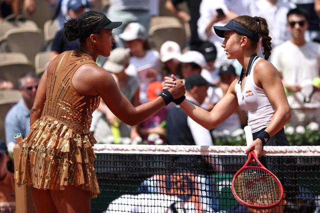 Japan's Naomi Osaka (L) shakes hands with US Iva Jovic (R) at the end of their women's singles match on day 7 of the French Open tennis tournament on Court Suzanne-Lenglen at the Roland-Garros Complex in Paris on May 30, 2026. (Photo by Anne-Christine POUJOULAT / AFP)