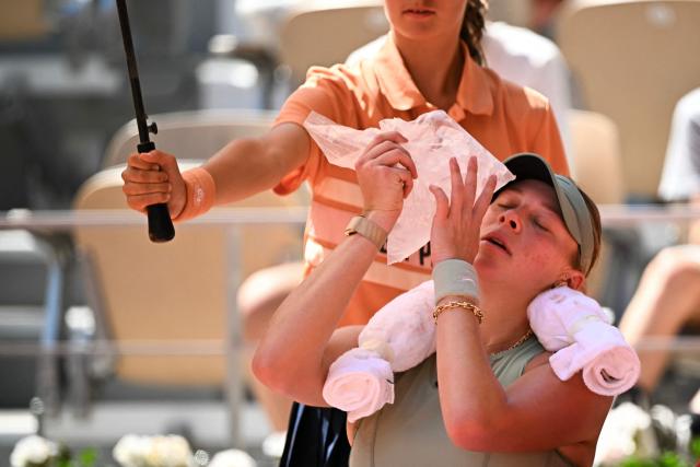 US Amanda Anisimova tries to cool off while sitting in between games as she plays against France's Diane Parry during their women's singles match on day 7 of the French Open tennis tournament on Court Philippe-Chatrier at the Roland-Garros Complex in Paris on May 30, 2026. (Photo by JULIEN DE ROSA / AFP)