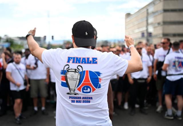 PSG supporters cheer as they march towards the stadium in Budapest on May 30, 2026, before the UEFA Champions League final football match to be played between Paris Saint-Germain (PSG) and Arsenal FC in the Hungarian capital. (Photo by JURE MAKOVEC / AFP)