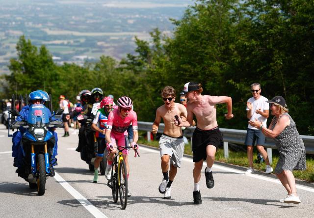 Team Visma Lease a Bike Danish rider Jonas Vingegaard wearing the overall leader's pink jersey climbs during the 20th stage of the Giro d'Italia 2026 - Tour of Italy cycling race between Gemona del Friuli and Piancavallo, Italy, on May 30, 2026. (Photo by Luca Bettini / AFP)