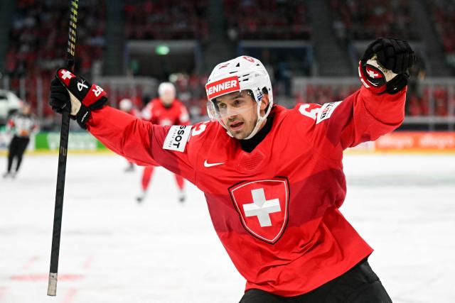 Switzerland's forward #62 Denis Malgin celebrates scoring his team's second goal during the IIHF Ice Hockey Men's World Championship semi-final match between Switzerland and Norway at the Swiss Life Arena in Zurich, on May 30, 2026. (Photo by Fabrice COFFRINI / AFP)