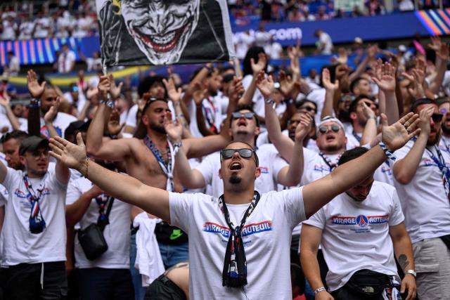Paris Saint-Germain fans cheer prior to the UEFA Champions League final football match between Paris Saint-Germain (PSG) and Arsenal FC at the Puskas Arena in Budapest on May 30, 2026. (Photo by INA FASSBENDER / AFP)