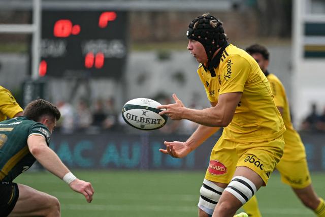 La Rochelle's Russian centre Kirill Fraindt passes the ball during the French Top14 rugby union match between US Montauban and Stade-Rochelais at Stade Sapiac in Montauban, southwestern France on May 30, 2026. (Photo by Matthieu RONDEL / AFP)