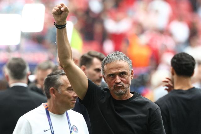 Paris Saint-Germain's Spanish head coach Luis Enrique (R) gestures to supporters before the start of the UEFA Champions League final football match between Paris Saint-Germain (PSG) and Arsenal FC at the Puskas Arena in Budapest on May 30, 2026. (Photo by FRANCK FIFE / AFP)
