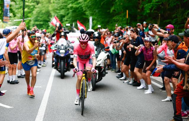 Team Visma Lease a Bike Danish rider Jonas Vingegaard wearing the overall leader's pink jersey climbs during the 20th stage of the Giro d'Italia 2026 - Tour of Italy cycling race between Gemona del Friuli and Piancavallo, Italy, on May 30, 2026. (Photo by Luca Bettini / AFP)