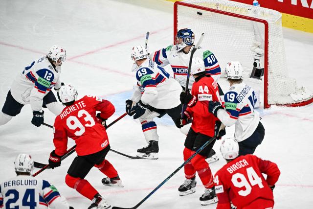 Switzerland's forward #93 Theo Rochette (2ndL) scores his team's sixth goal during the IIHF Ice Hockey Men's World Championship semi-final match between Switzerland and Norway at the Swiss Life Arena in Zurich, on May 30, 2026. (Photo by Fabrice COFFRINI / AFP)