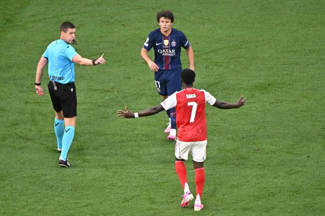 Arsenal's English midfielder #07 Bukayo Saka reacts to the referee after a penalty decision during the UEFA Champions League final football match between Paris Saint-Germain (PSG) and Arsenal FC at the Puskas Arena in Budapest on May 30, 2026. (Photo by Attila KISBENEDEK / AFP)