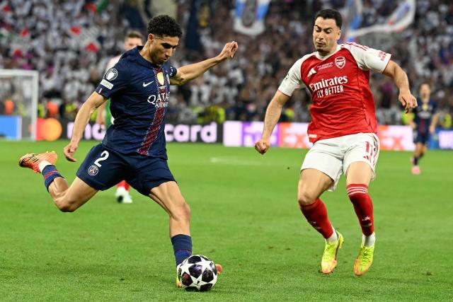 Paris Saint-Germain's Moroccan defender #02 Achraf Hakimi (L) and Arsenal's Brazilian midfielder #11 Gabriel Martinelli vie for the ball during the UEFA Champions League final football match between Paris Saint-Germain (PSG) and Arsenal FC at the Puskas Arena in Budapest on May 30, 2026. (Photo by NICOLAS TUCAT / AFP)