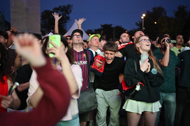 Arsenal supporters react during the penalty shoot out of the UEFA Champions League final between Paris Saint-Germain (PSG) and Arsenal FC at the public viewing in Budapest at the Heroes Square on May 30, 2026 (Photo by JURE MAKOVEC / AFP)
