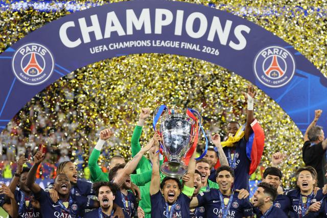 Paris Saint-Germain's Brazilian defender #05 Marquinhos lifts the trophy after winning the UEFA Champions League final football match between Paris Saint-Germain (PSG) and Arsenal FC at the Puskas Arena in Budapest on May 30, 2026. (Photo by Odd ANDERSEN / AFP)