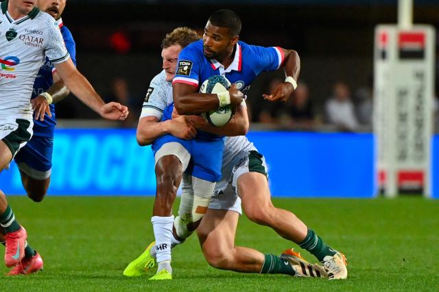 Montpellier’s French scrum?half Lйo Coly (R) is tackled by Pau's French centre Йmilien Gailleton (L) during the French Top14 rugby union match between Montpellier Herault Rugby and Section Paloise Bearn Pyrenees (Pau) at the GGL Stadium in Montpellier, southern France on May 30, 2026. (Photo by Sylvain THOMAS / AFP)