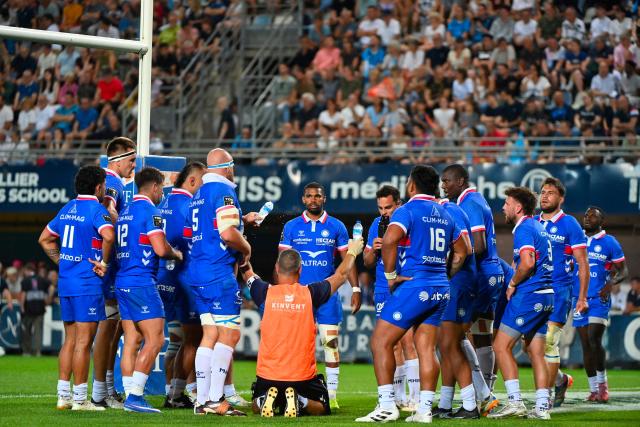 Montpellier’s players huddle during the French Top14 rugby union match between Montpellier Herault Rugby and Section Paloise Bearn Pyrenees (Pau) at the GGL Stadium in Montpellier, southern France on May 30, 2026. (Photo by Sylvain THOMAS / AFP)