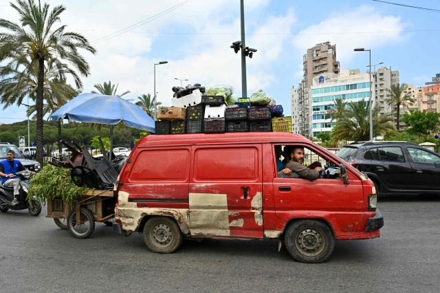 A street vendor flees with other residents after Israel ordered attacks on the southern suburbs of Lebanon's capital Beirut on June 1, 2026. Israel's defence minister said on June 1 there would be "no calm in Beirut" if Hezbollah attacks continued and vowed to establish a military-controlled zone in the area of south Lebanon's Litani River. (Photo by FADEL itani / AFP)