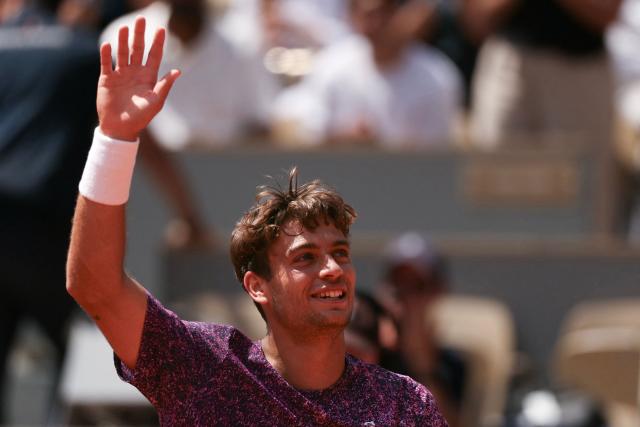 Italy's Flavio Cobolli celebrates after winning against US Zachary Svajda at the end of their men's singles match on day 9 of the French Open tennis tournament on Court Philippe-Chatrier at the Roland-Garros Complex in Paris on June 1, 2026. (Photo by Alain JOCARD / AFP)