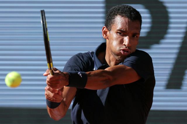 Canada's Felix Auger-Aliassime plays a backhand return to Chile's Alejandro Tabilo during their men's singles match on day 9 of the French Open tennis tournament on Court Philippe-Chatrier at the Roland-Garros Complex in Paris on June 1, 2026. (Photo by Thomas SAMSON / AFP)