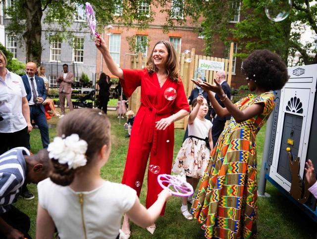Wife of Britain's Prime Minister, Victoria Starmer plays with children during a reception in the garden of 10 Downing Street in London on June 1, 2026, for parents, families and care givers to mark International Parents Day (Photo by James Manning / POOL / AFP)