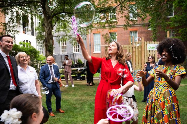 Wife of Britain's Prime Minister, Victoria Starmer plays with children during a reception in the garden of 10 Downing Street in London on June 1, 2026, for parents, families and care givers to mark International Parents Day (Photo by James Manning / POOL / AFP)