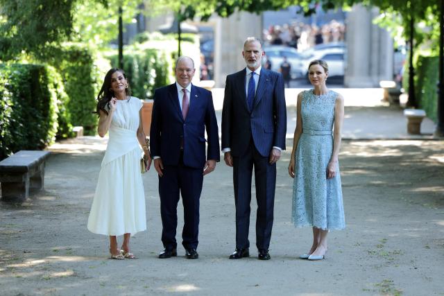 Spain's Felipe VI (2R), Queen Letizia (L), Prince Albert II of Monaco (2L) and Princess Charlene (R) attend the opening of an exhibition marking the 150th anniversary of the establishment of the first diplomatic mission between Spain and Monaco, in Madrid's Botanical Garden on June 1, 2026. (Photo by Thomas COEX / AFP)