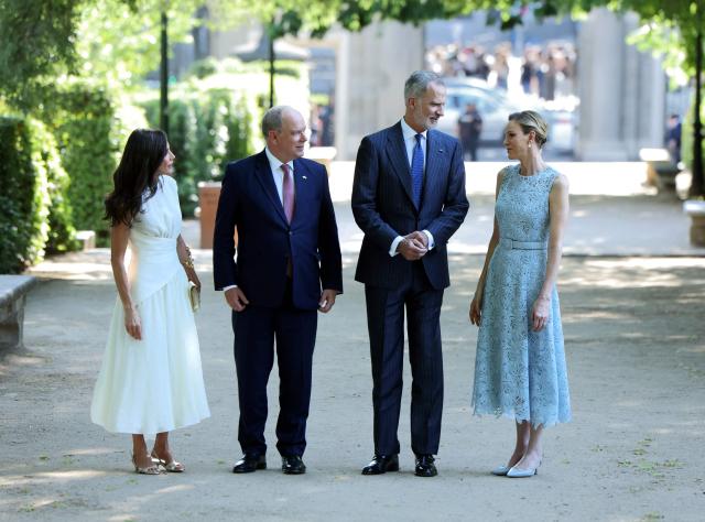 Spain's Felipe VI (2R), Queen Letizia (L), Prince Albert II of Monaco (2L) and Princess Charlene (R) attend the opening of an exhibition marking the 150th anniversary of the establishment of the first diplomatic mission between Spain and Monaco, in Madrid's Botanical Garden on June 1, 2026. (Photo by Thomas COEX / AFP)