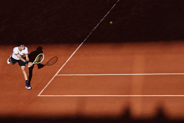 Argentina's Juan Manuel Cerundolo plays a backhand return to Italy's Matteo Berrettini during their men's singles match on day 9 of the French Open tennis tournament on Court Suzanne-Lenglen at the Roland-Garros Complex in Paris on June 1, 2026. (Photo by Anne-Christine POUJOULAT / AFP)