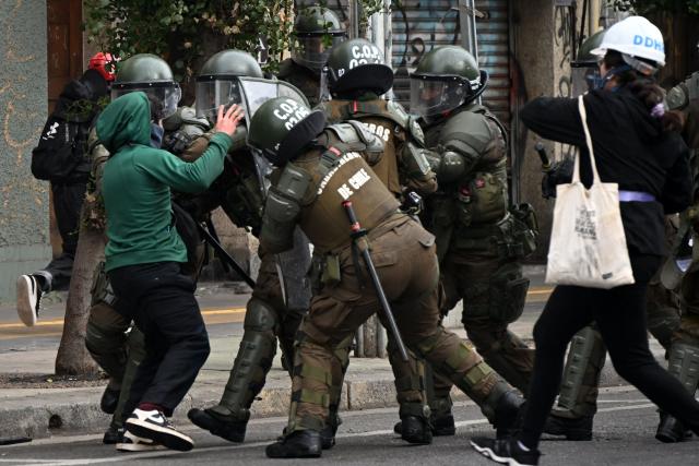 Protesters clash with the police during a march against President Jose Antonio Kast's State of the Nation address in Valparaiso, Chile, on June 1, 2026. (Photo by RODRIGO ARANGUA / AFP)