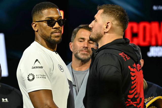 Albania's Kristian Prenga (R) and Britain's Anthony Joshua (L) pose with promoter Eddie Hearn (C) at a press conference in London on June 1, 2026, ahead of their boxing match in Saudi Arabia in July. (Photo by Ben STANSALL / AFP)